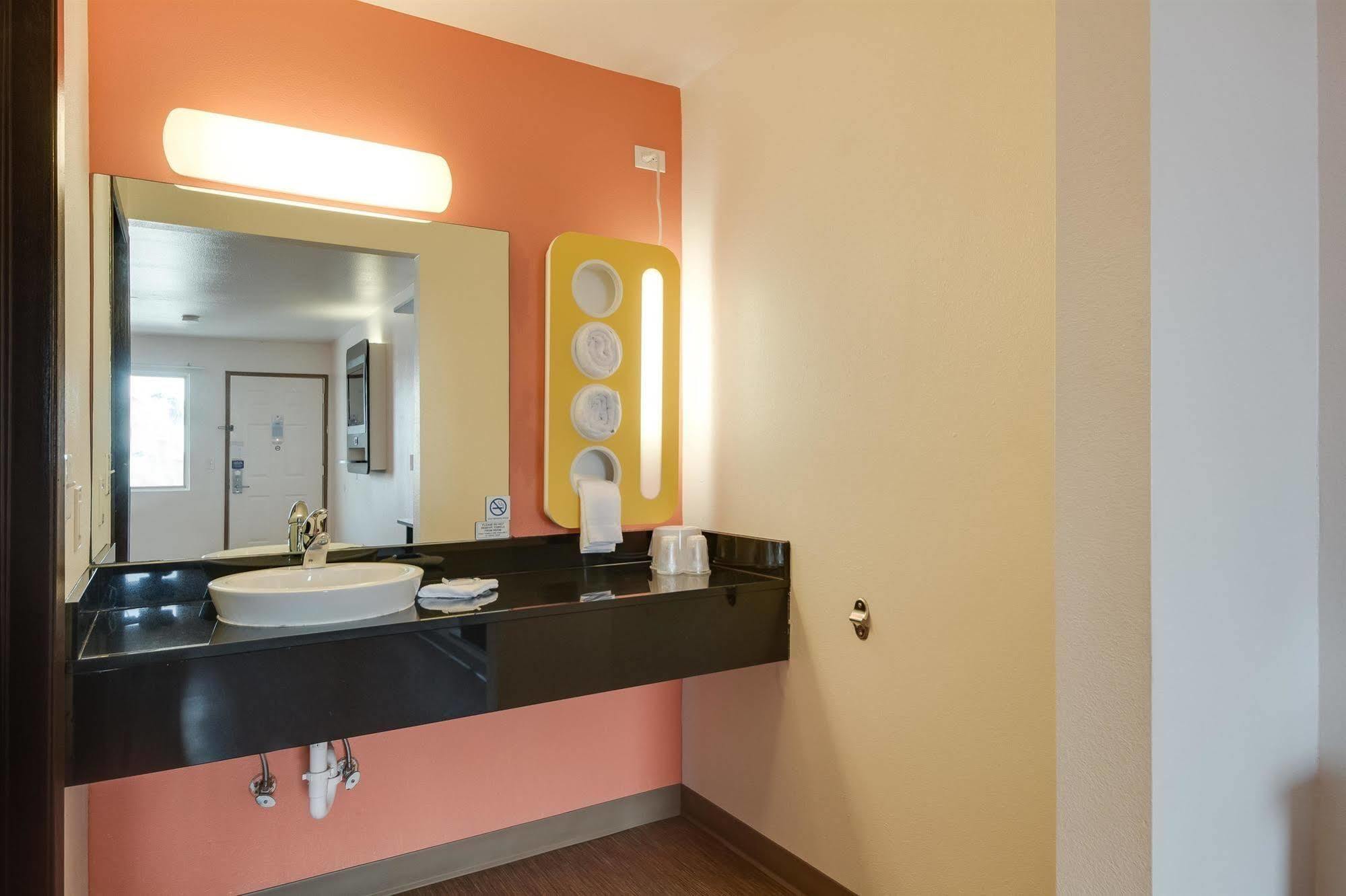 Motel 6-Brownsville, Tx North Экстерьер фото